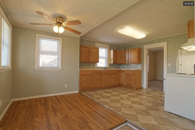 Kitchen - 702 W Winona Ave