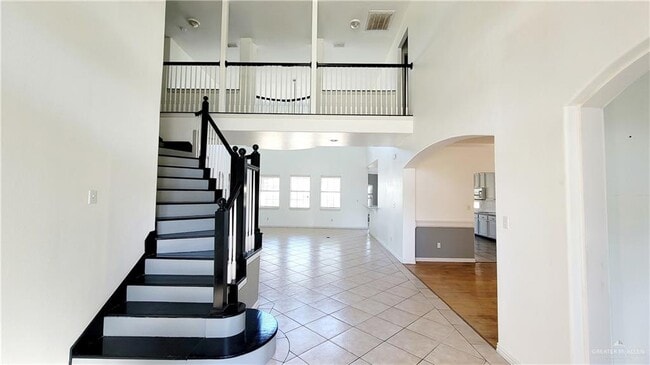 Building Photo - 25 El Jardin St