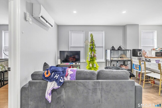 Foto del edificio - 1472 Baldwin St