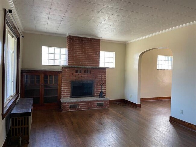 Building Photo - 300 3rd St