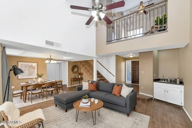 Building Photo - 5726 N 10th St