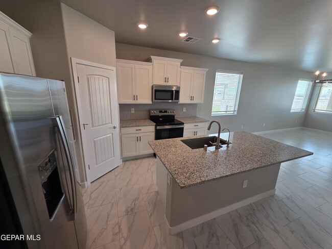 Building Photo - 3032 San Jenaro Dr