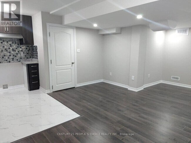 Photo du bâtiment - 92 Yardley Cres