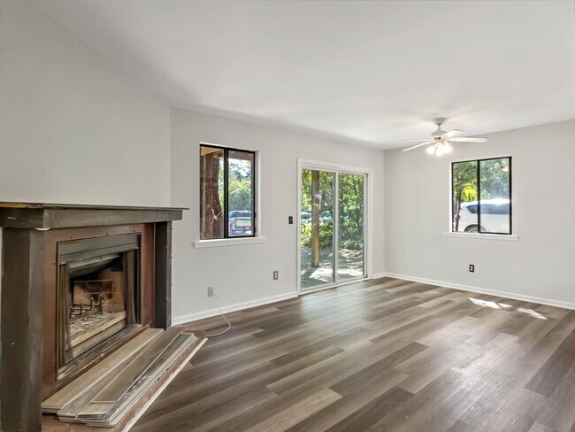 Foto del edificio - END UNIT TOWNHOME