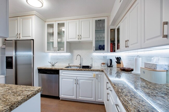 Building Photo - 550 Ocean Dr