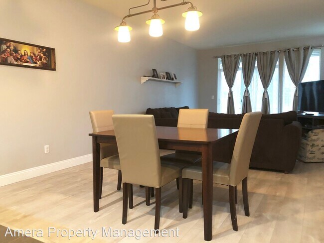 Foto del edificio - 8975 Campus Meadows Loop NE