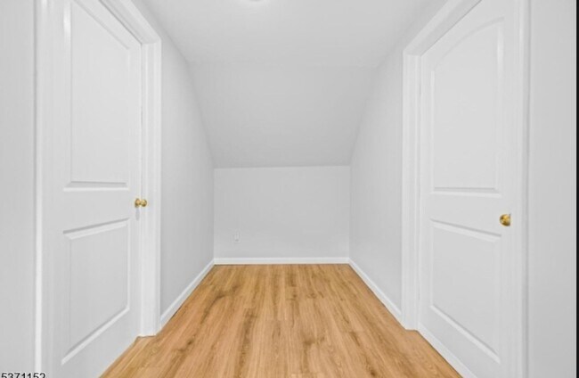 Foto del edificio - 87 Isabella Ave