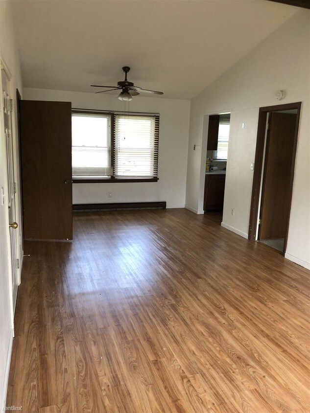 Primary Photo - 327 M St