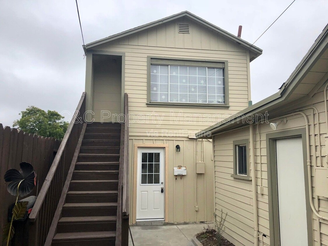 Building Photo - 1533 Noche Buena St