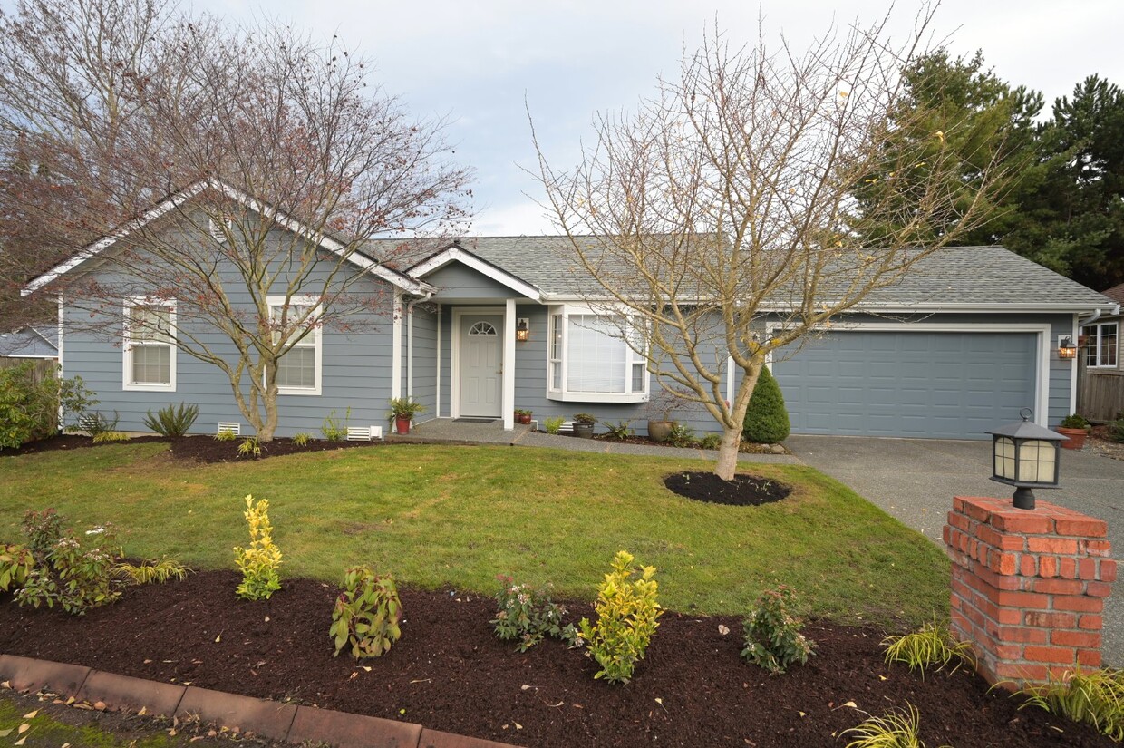 Primary Photo - Charming 3 Bed, 2 Bath Home in Summer Bree...