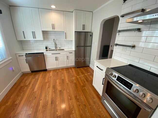 Foto del edificio - 8008 Roosevelt Way NE
