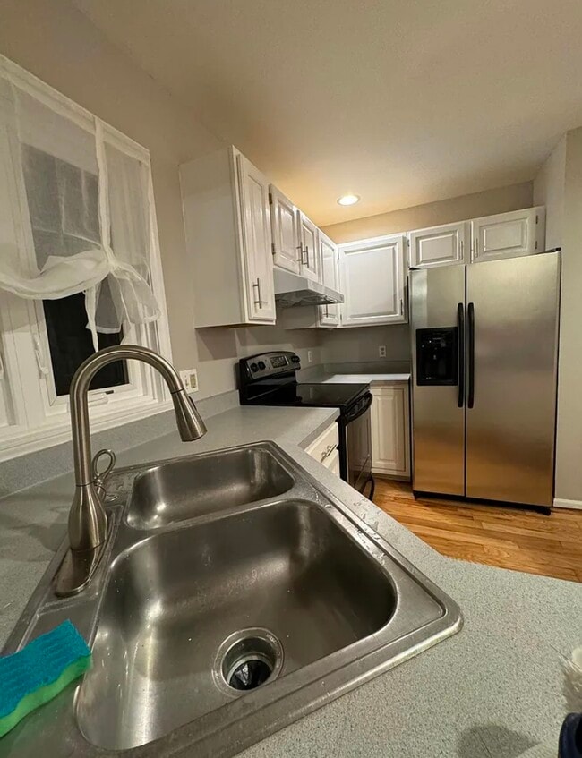 Building Photo - 48 E Pointe