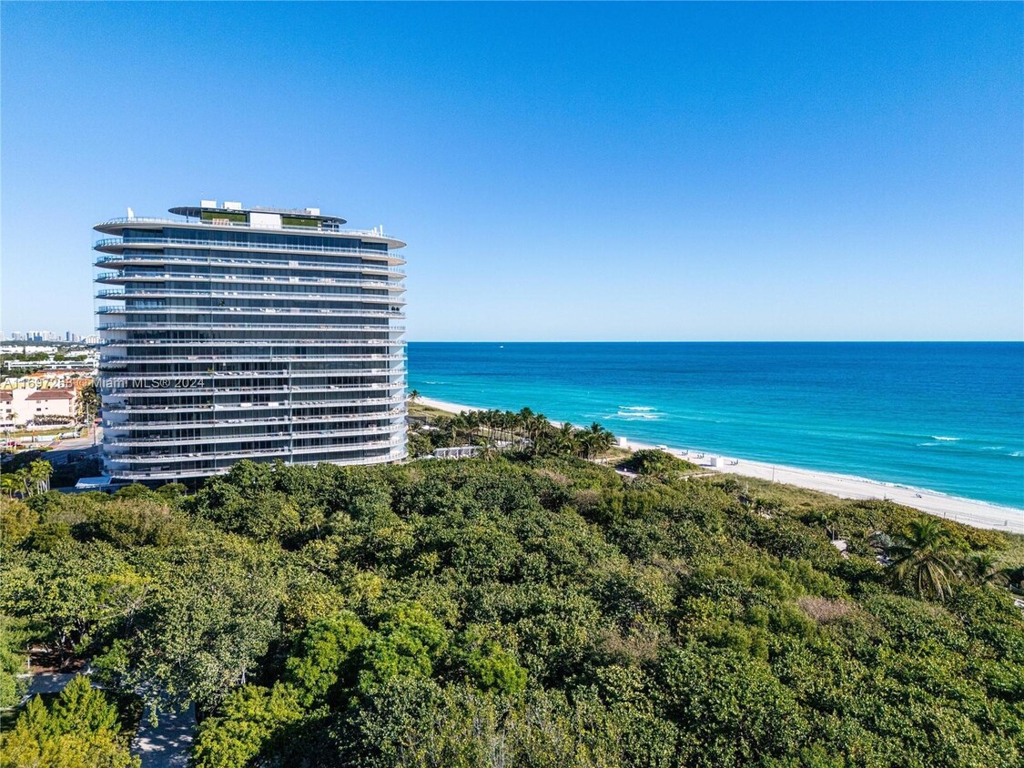 Foto principal - 8701 Collins Ave