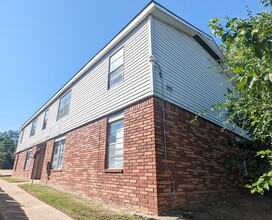 Building Photo - 312 N Wilson Ave