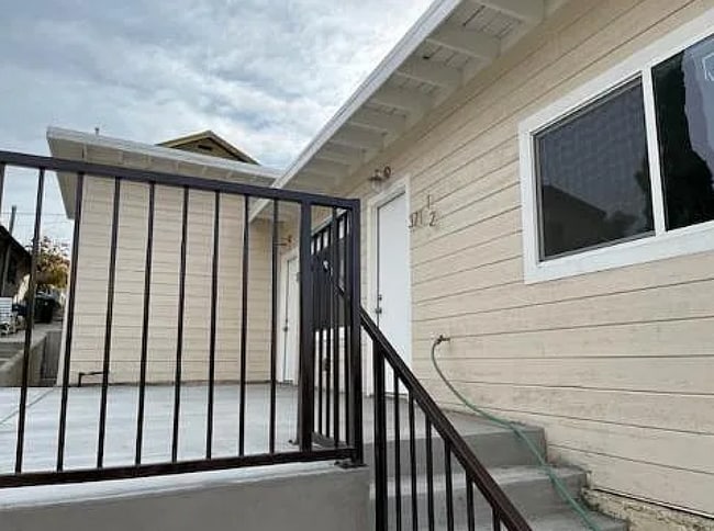 Shared patio - 371 Douglas St Apartments