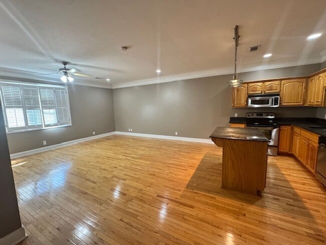 Building Photo - 309 Morgan St