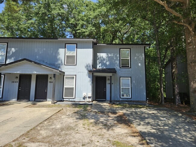 Foto del edificio - 5842 Aftonshire Dr