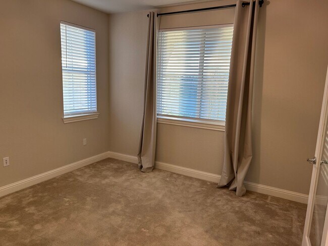 Foto del edificio - Stunning 5 Bedroom, 4 Bath Tracy Home / Be...