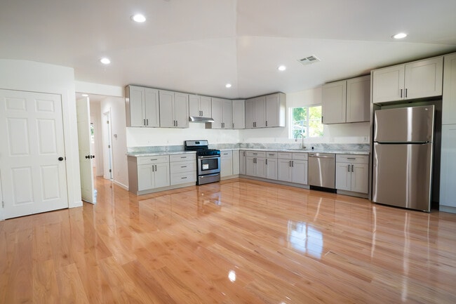 Foto del edificio - 270 E Penn St