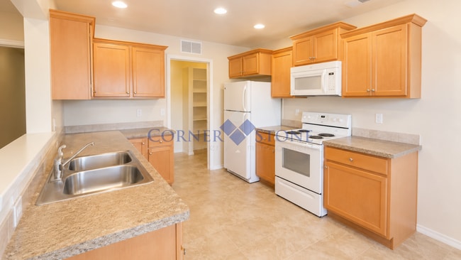 Building Photo - Spacious Home with Fenced Backyard!