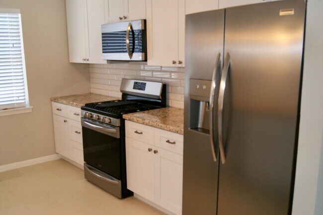 Foto del edificio - 3322 Sycamore Springs Dr