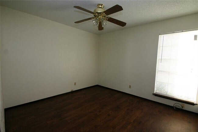 Foto del edificio - 6605 Bluestone St