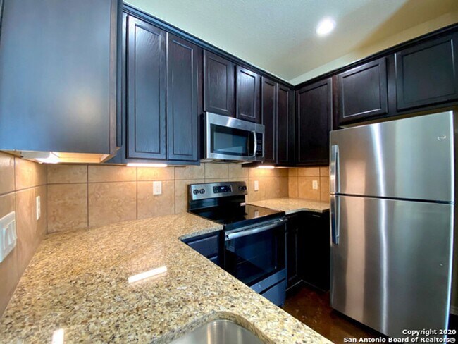 Building Photo - Come Home to Comfort & Style in Seguin, TX!