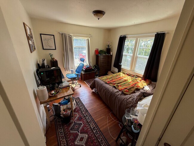 Building Photo - 7 bedroom 3.5 bath Game Room