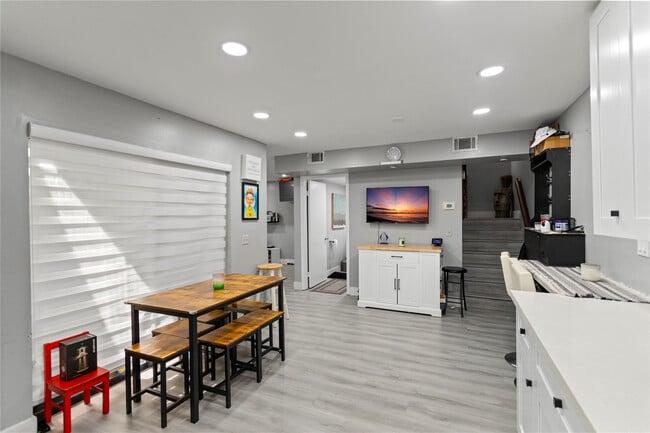 Building Photo - 22940 Oxford Pl