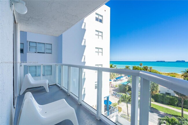 Building Photo - 2457 Collins Ave