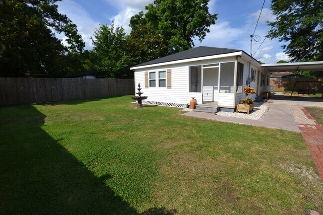 Photo - Newly remodeled, 3 bedroom, 2 bath home near Southern University loaded with amenities!