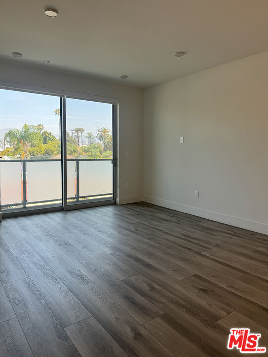 Foto del edificio - 6535 Melrose Ave