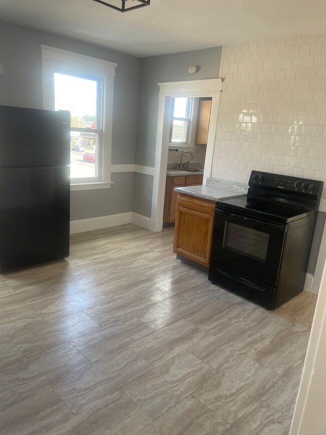 Building Photo - 1528 Dixwell Ave