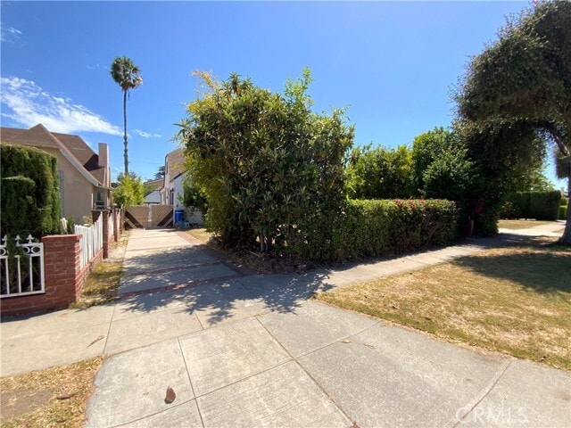 Building Photo - 122 E Linda Vista Ave