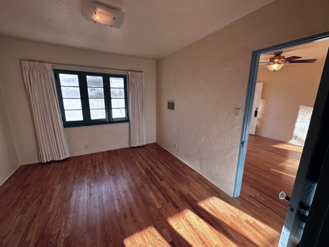 Foto del edificio - 3758 Colonial Ave