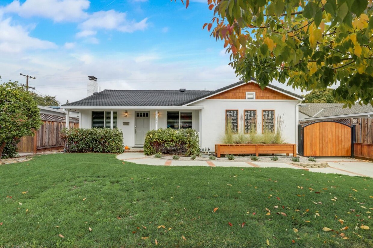 Primary Photo - 2341 Sunny Vista Dr