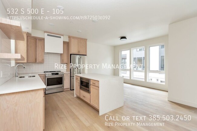 Building Photo - Upscale. City Views. Urban Oasis.