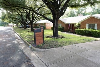 Building Photo - 2205 Vail Ct