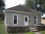 Primary Photo - Small Town Living!
