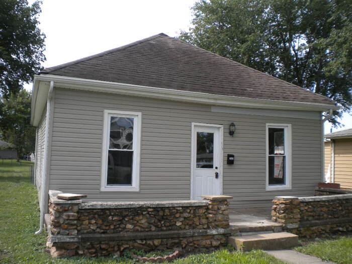 Primary Photo - Small Town Living!