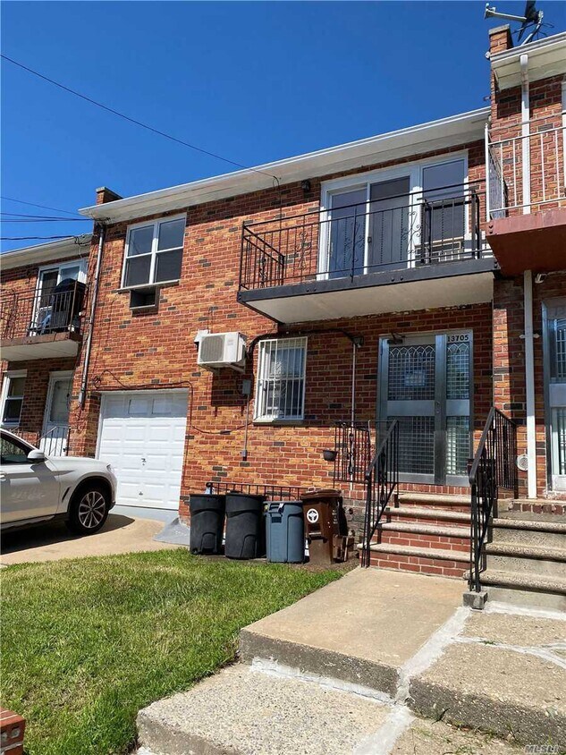 Primary Photo - 137-05 Mulberry Ave