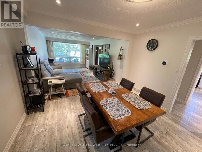 Building Photo - 62 Edmonton Rd