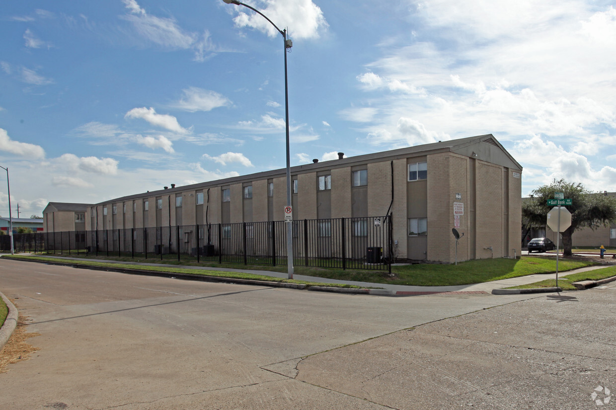 Alternate View of Building - Garden City Apartments