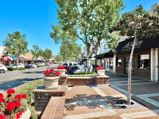 Foto del edificio - 906 Helena Rdg