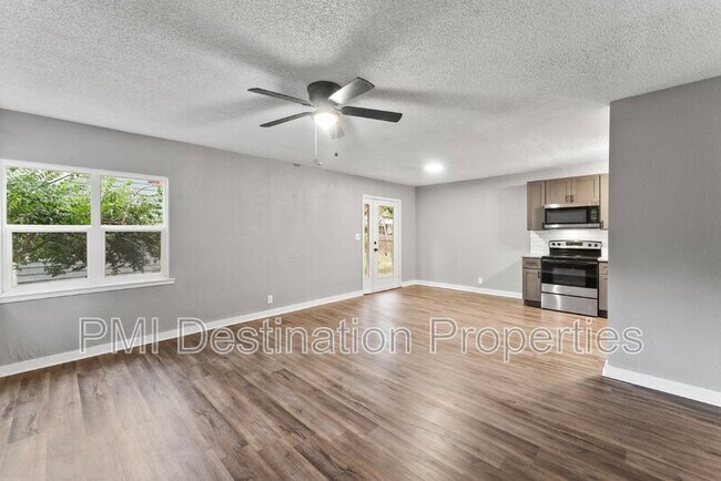 Foto del edificio - 528 NE 44th Terrace