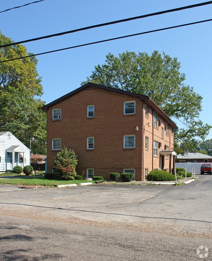 30533055 Hadley Ave, Youngstown, OH 44505 Apartments in Youngstown