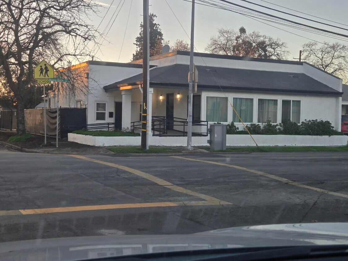 Foto principal - 1203 Buena Vista Ave