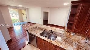 Foto del edificio - 2516 Centergate Dr