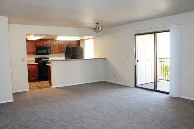 Building Photo - GUARD GATE COMMUNITY, 3 BEDROOM, 1.75 BATH...