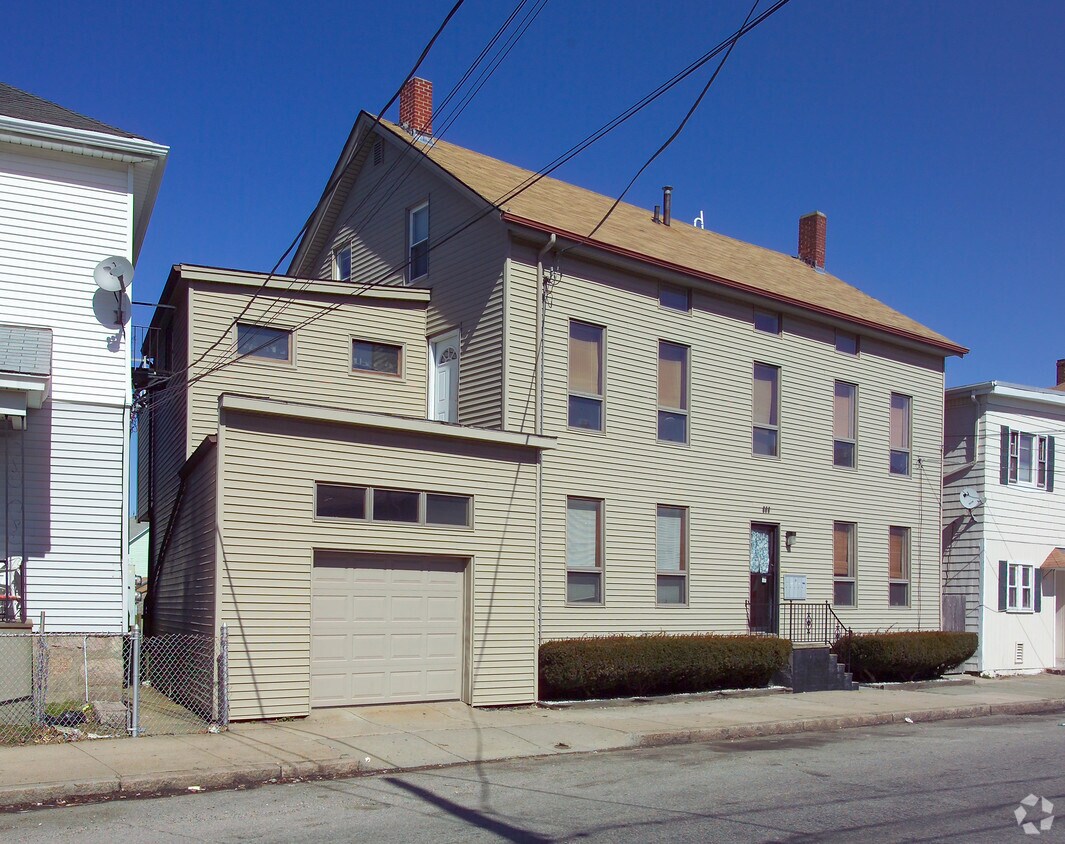 Building Photo - 800 Charles St